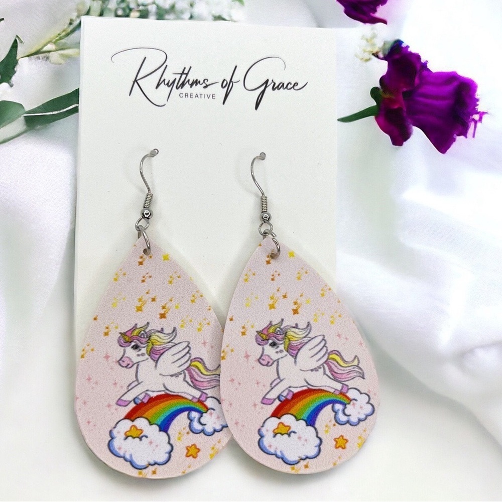 Enchanting Unicorn Dangle Earrings: A Touch of Magic Awaits! 🦄 NWT
